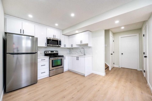 88 Applemont Close Se, Calgary, AB - Indoor Photo Showing Kitchen