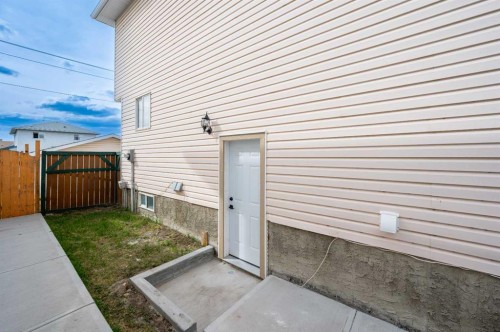 88 Applemont Close Se, Calgary, AB - Outdoor With Exterior