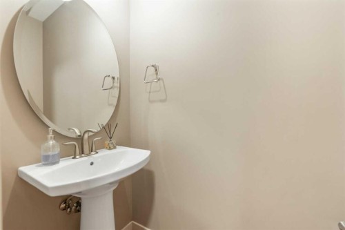 105 Carringvue Manor Nw, Calgary, AB - Indoor Photo Showing Bathroom