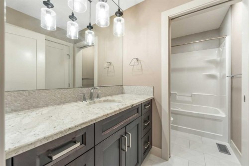 105 Carringvue Manor Nw, Calgary, AB - Indoor Photo Showing Bathroom