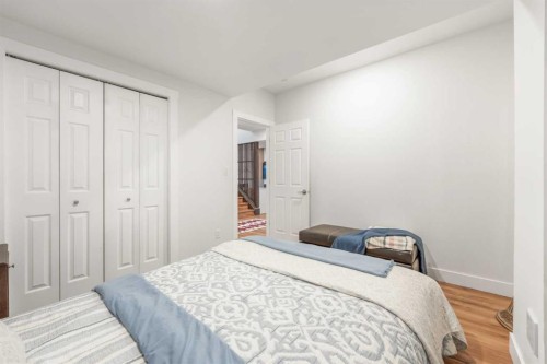 105 Carringvue Manor Nw, Calgary, AB - Indoor Photo Showing Bedroom