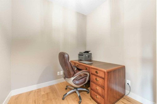 105 Carringvue Manor Nw, Calgary, AB - Indoor Photo Showing Office