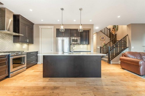 105 Carringvue Manor Nw, Calgary, AB - Indoor Photo Showing Kitchen With Upgraded Kitchen