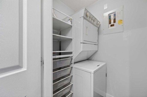 203-644 Meredith Road Ne, Calgary, AB - Indoor Photo Showing Other Room