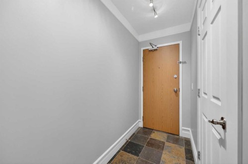 203-644 Meredith Road Ne, Calgary, AB - Indoor Photo Showing Other Room