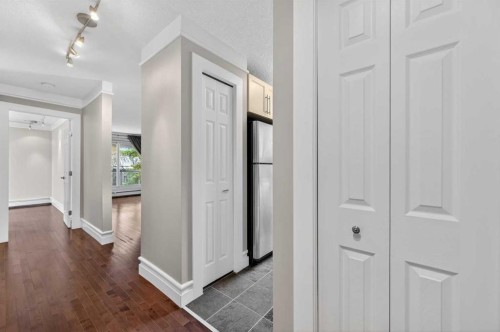 203-644 Meredith Road Ne, Calgary, AB - Indoor Photo Showing Other Room