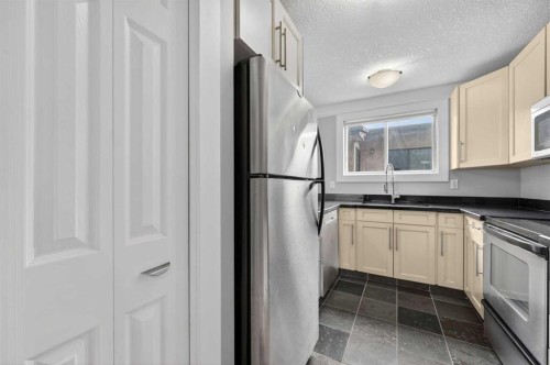203-644 Meredith Road Ne, Calgary, AB - Indoor Photo Showing Laundry Room