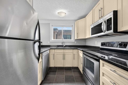 203-644 Meredith Road Ne, Calgary, AB - Indoor Photo Showing Other Room
