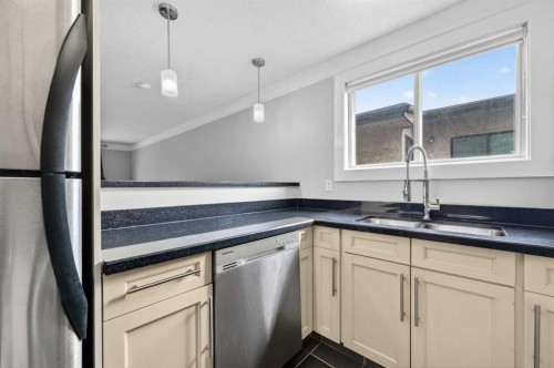 203-644 Meredith Road Ne, Calgary, AB - Indoor Photo Showing Kitchen With Stainless Steel Kitchen