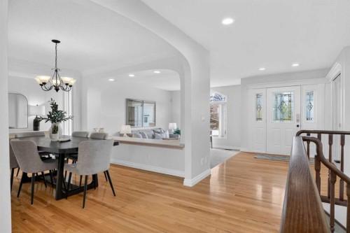 7051 Christie Briar Manor Sw, Calgary, AB - Indoor Photo Showing Dining Room