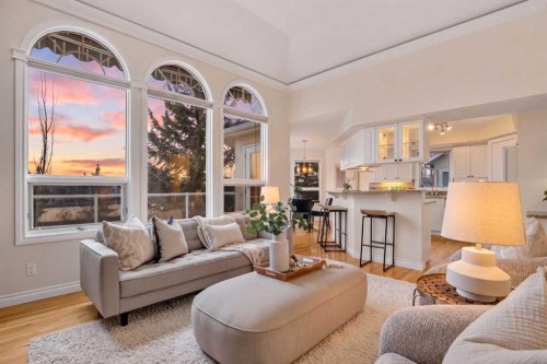 7051 Christie Briar Manor Sw, Calgary, AB - Indoor Photo Showing Living Room