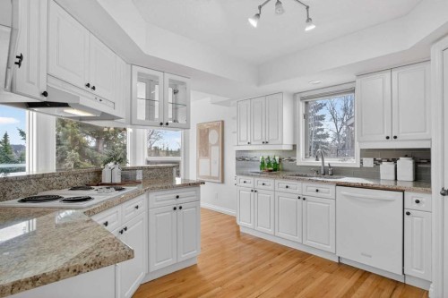 7051 Christie Briar Manor Sw, Calgary, AB - Indoor Photo Showing Kitchen