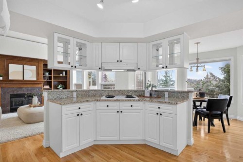 7051 Christie Briar Manor Sw, Calgary, AB - Indoor Photo Showing Kitchen