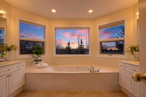 7051 Christie Briar Manor Sw, Calgary, AB - Indoor Photo Showing Bathroom