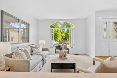 7051 Christie Briar Manor Sw, Calgary, AB - Indoor Photo Showing Living Room