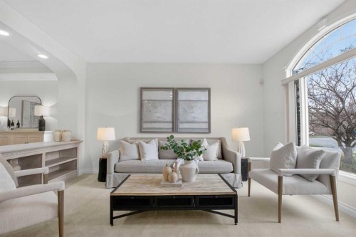 7051 Christie Briar Manor Sw, Calgary, AB - Indoor Photo Showing Living Room
