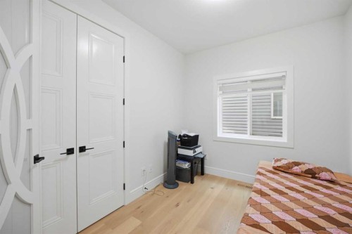 15 Saddlecrest Link Ne, Calgary, AB - Indoor Photo Showing Bedroom