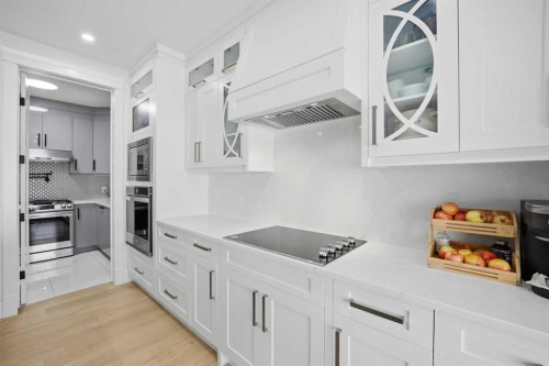 15 Saddlecrest Link Ne, Calgary, AB - Indoor Photo Showing Kitchen With Upgraded Kitchen