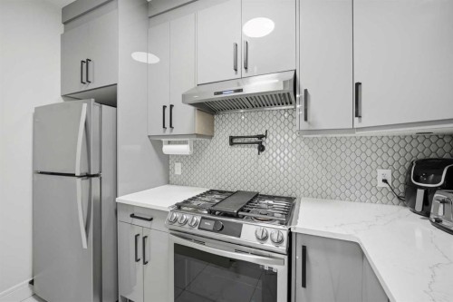 15 Saddlecrest Link Ne, Calgary, AB - Indoor Photo Showing Kitchen