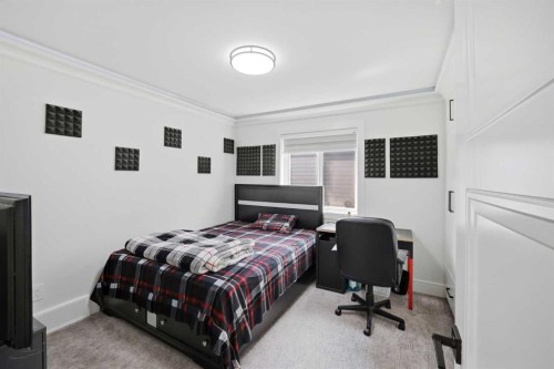 15 Saddlecrest Link Ne, Calgary, AB - Indoor Photo Showing Bedroom