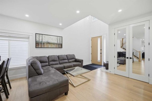 15 Saddlecrest Link Ne, Calgary, AB - Indoor Photo Showing Living Room