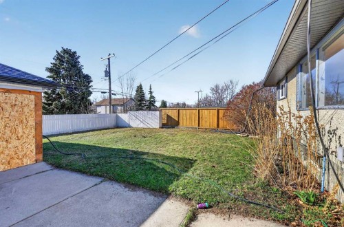 16 Heston Street Nw, Calgary, AB - Outdoor