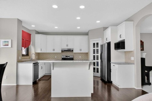 71 Springborough Green Sw, Calgary, AB - Indoor Photo Showing Kitchen With Upgraded Kitchen
