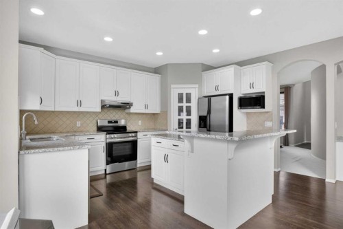 71 Springborough Green Sw, Calgary, AB - Indoor Photo Showing Kitchen With Upgraded Kitchen
