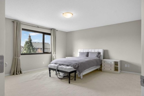 71 Springborough Green Sw, Calgary, AB - Indoor Photo Showing Bedroom