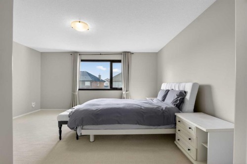 71 Springborough Green Sw, Calgary, AB - Indoor Photo Showing Bedroom