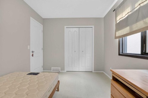 71 Springborough Green Sw, Calgary, AB - Indoor Photo Showing Bedroom