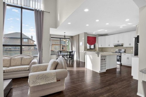 71 Springborough Green Sw, Calgary, AB - Indoor Photo Showing Other Room