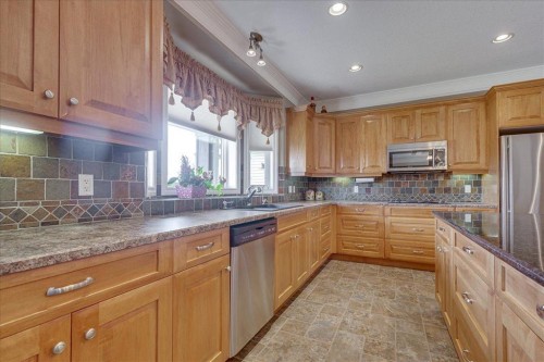 33550 Range Road 23, Rural Mountain View County, AB - Indoor Photo Showing Kitchen