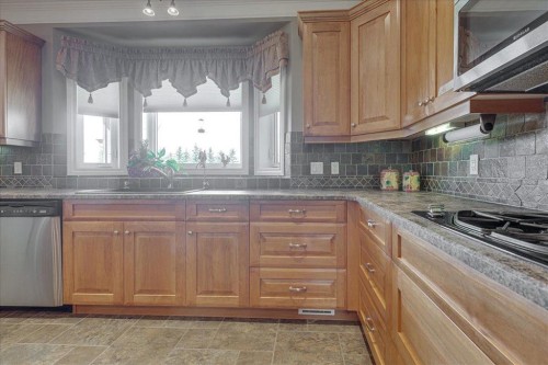 33550 Range Road 23, Rural Mountain View County, AB - Indoor Photo Showing Kitchen