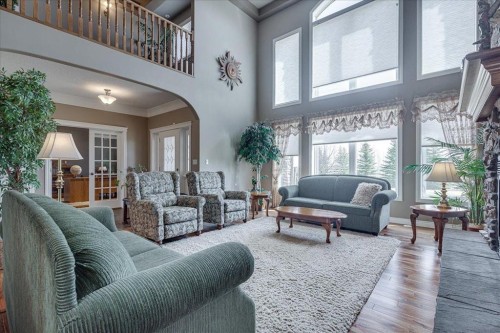 33550 Range Road 23, Rural Mountain View County, AB - Indoor Photo Showing Living Room