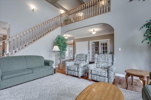 33550 Range Road 23, Rural Mountain View County, AB - Indoor Photo Showing Living Room
