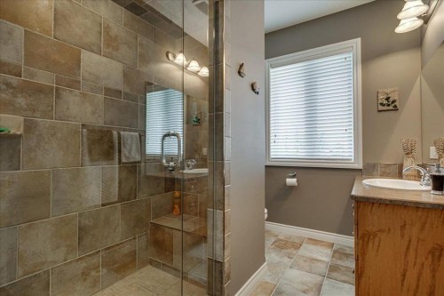 33550 Range Road 23, Rural Mountain View County, AB - Indoor Photo Showing Bathroom
