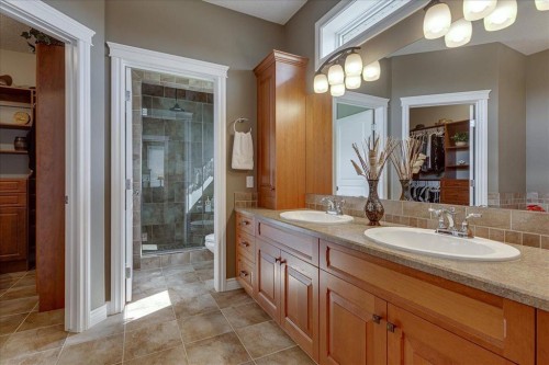 33550 Range Road 23, Rural Mountain View County, AB - Indoor Photo Showing Bathroom