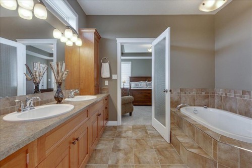 33550 Range Road 23, Rural Mountain View County, AB - Indoor Photo Showing Bathroom