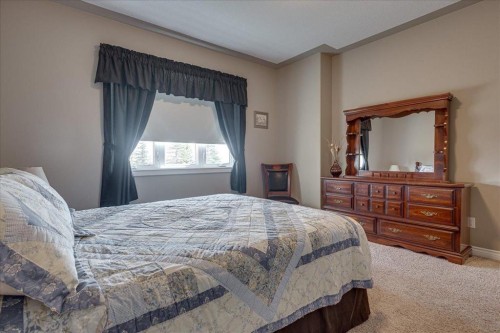 33550 Range Road 23, Rural Mountain View County, AB - Indoor Photo Showing Bedroom