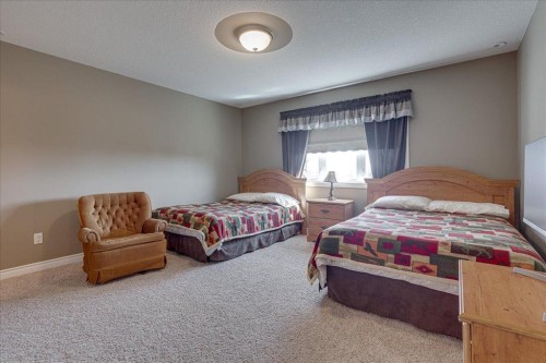 33550 Range Road 23, Rural Mountain View County, AB - Indoor Photo Showing Bedroom