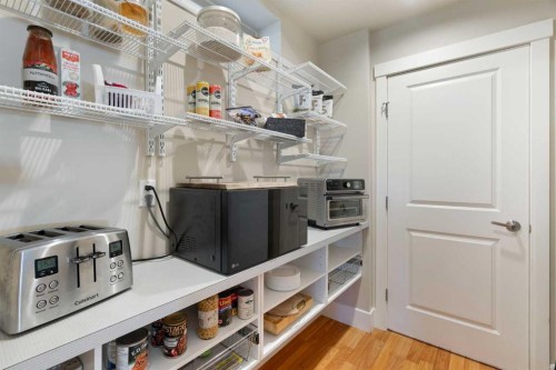 1308 21 Avenue Nw, Calgary, AB - Indoor With Storage