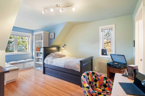 1308 21 Avenue Nw, Calgary, AB - Indoor Photo Showing Bedroom