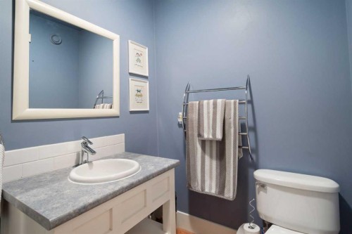 1308 21 Avenue Nw, Calgary, AB - Indoor Photo Showing Bathroom