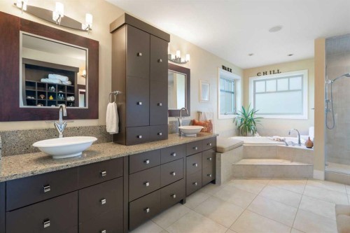 1308 21 Avenue Nw, Calgary, AB - Indoor Photo Showing Bathroom