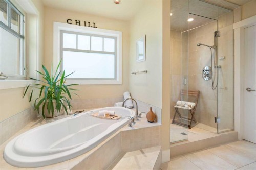 1308 21 Avenue Nw, Calgary, AB - Indoor Photo Showing Bathroom