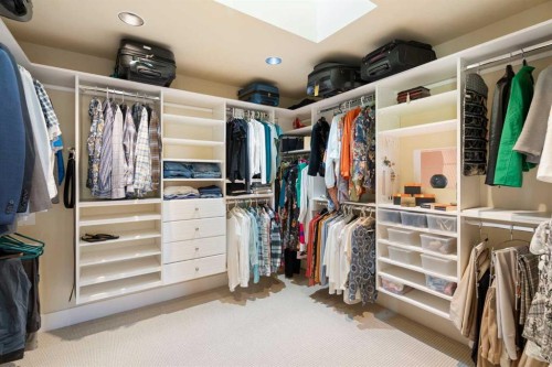 1308 21 Avenue Nw, Calgary, AB - Indoor With Storage