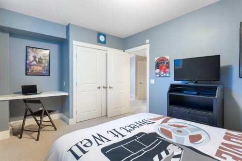 1308 21 Avenue Nw, Calgary, AB - Indoor Photo Showing Bedroom