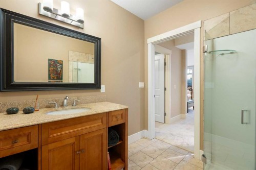 1308 21 Avenue Nw, Calgary, AB - Indoor Photo Showing Bathroom