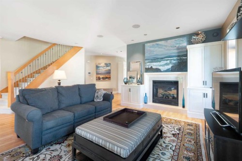 1308 21 Avenue Nw, Calgary, AB - Indoor Photo Showing Living Room With Fireplace